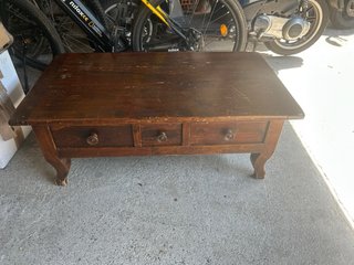 Mobile antico in legno pregiato