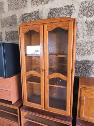 Muebles de madera maciza variados