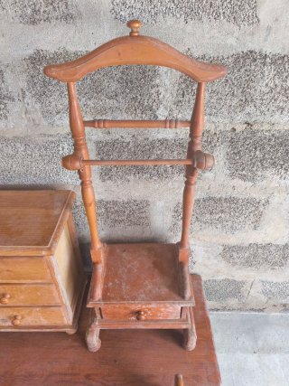 Muebles de madera maciza variados