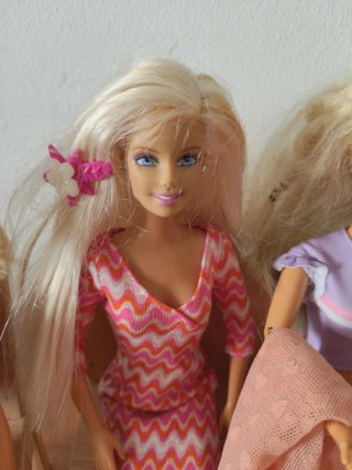 Set di Barbie anni '90 con tavolo da picnic e accessori