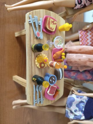 Set di Barbie anni '90 con tavolo da picnic e accessori