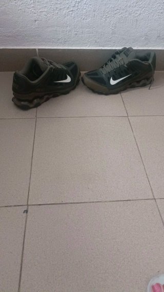 Tenis Nike Reax - Gris/Verde