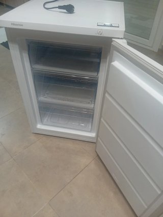 Hisense FV105D4AW2. Congelador, capacidad neta: 82