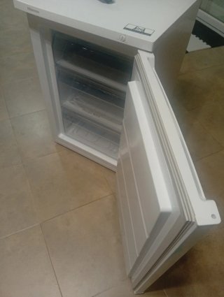 Hisense FV105D4AW2. Congelador, capacidad neta: 82