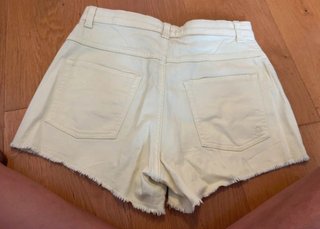 Pantalón corto amarillo niña