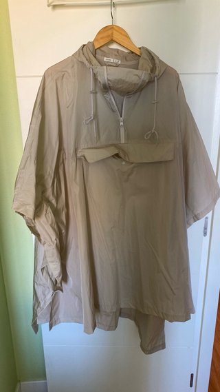 Chubasquero Oysho Beige Talla M-L