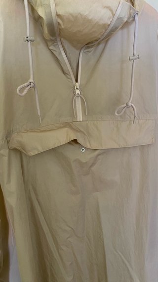 Chubasquero Oysho Beige Talla M-L