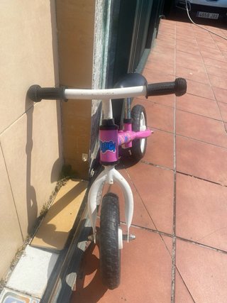 Bicicleta de equilibrio rosa