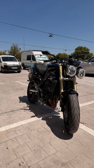 Triumph Street Triple Negra