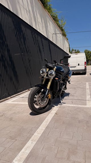 Triumph Street Triple Negra