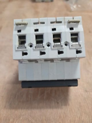 Interruptor Merlin Gerin C32a 20A 380V