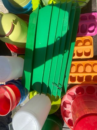 Bebederos y comederos de plastico para aves