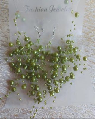 Collares y pendientes perlas verdes y rosas