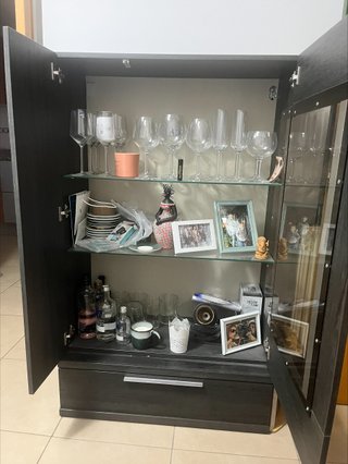 Vitrina de salón de madera maciza
