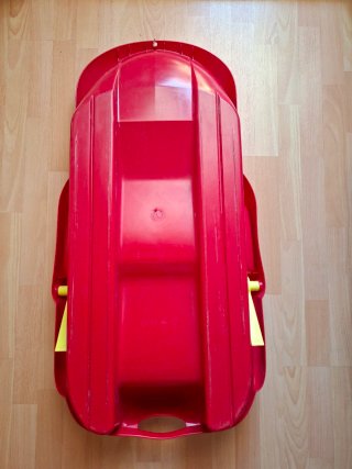 Trineo rojo para niños