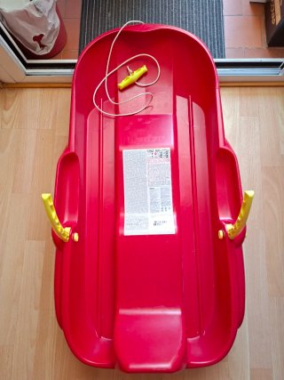 Trineo rojo para niños