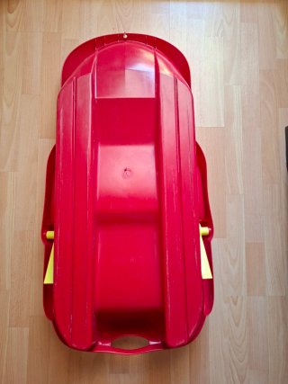 Trineo rojo para niños