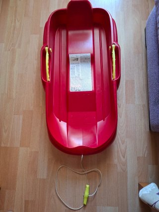 Trineo rojo para niños