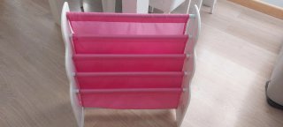 Estantería infantil de madera rosa Montessori