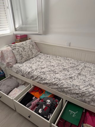 Cama Extraíble Ikea Blanca con dos colchones.