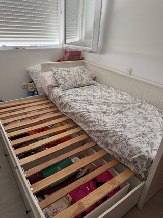 Cama Extraíble Ikea Blanca con dos colchones.