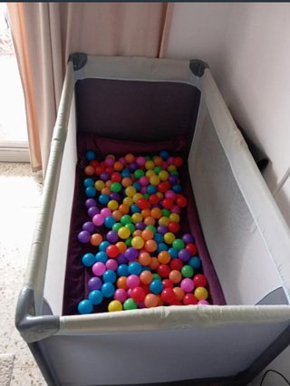 Parque de bolas infantil con bolitas regalo