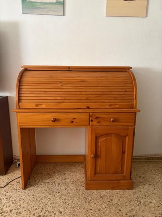 Escritorio madera pino con persiana