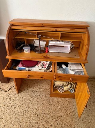 Escritorio madera pino con persiana