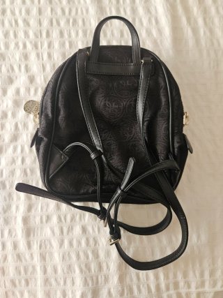 Mochila Mini Guess Negra y Dorada