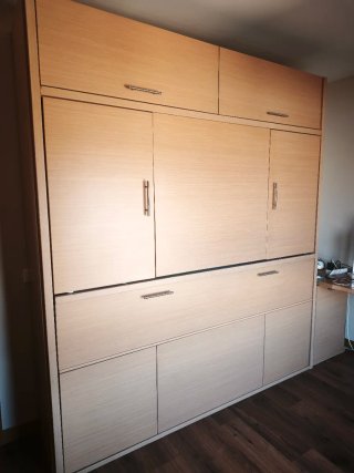 Litera plegable, con mesa de trabajo y colchones