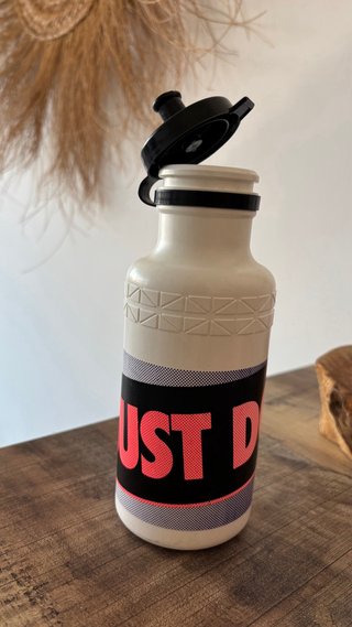 Botellín botella agua ciclista Nike Just ciclismo