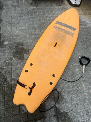 Tabla de surf naranja