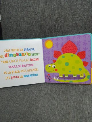 ¿Quieres tocar a un dinosaurio?