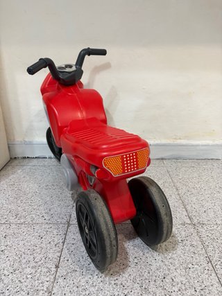 Moto de juguete infantil roja