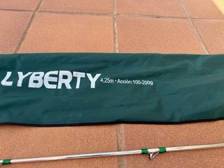 Equipo de pesca surfcasting (caña Lyberty+carrete)