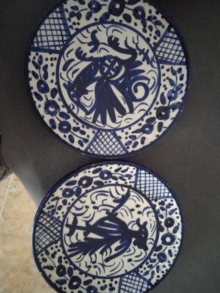 Platos de cerámica pintados a mano
