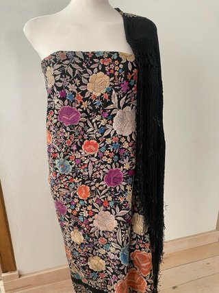 Mantón de Manila bordado a mano muy antiguo