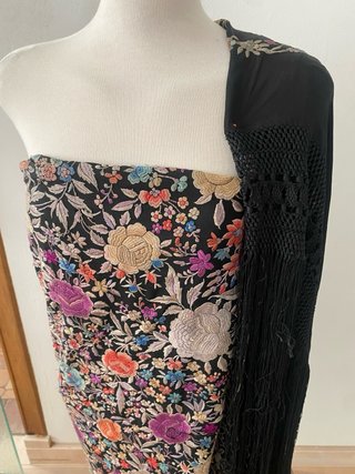 Mantón de Manila bordado a mano muy antiguo
