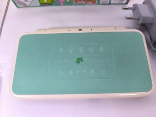 New Nintendo 2DS XL Animal Crossing Edition + Caja