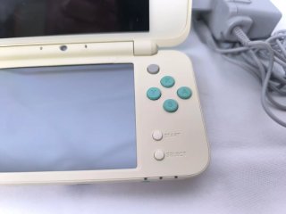 New Nintendo 2DS XL Animal Crossing Edition + Caja
