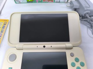 New Nintendo 2DS XL Animal Crossing Edition + Caja