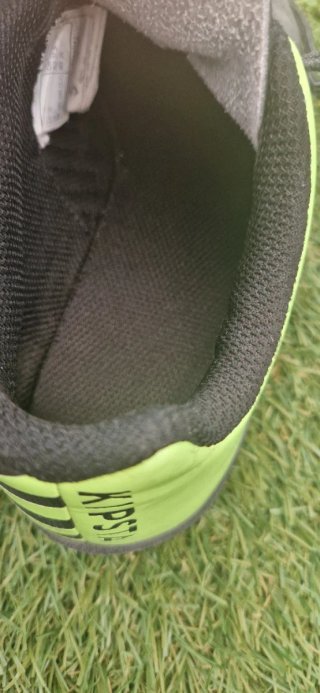 Zapatillas de fútbol negras y verdes