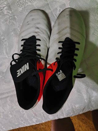 Botas de fútbol Nike tiempo
