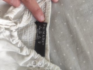 Camiseta blanca bordada manga abullonada