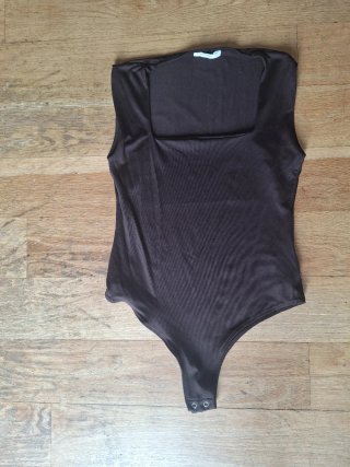 Body escote cuadrado marrón Zara