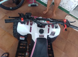 Quad infantil rosa y blanco