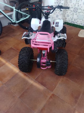 Quad infantil rosa y blanco