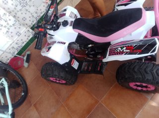 Quad infantil rosa y blanco