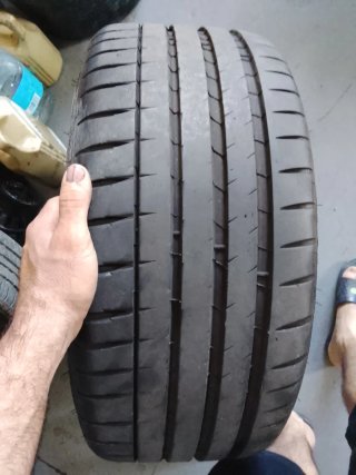 Neumáticos 235/35R19