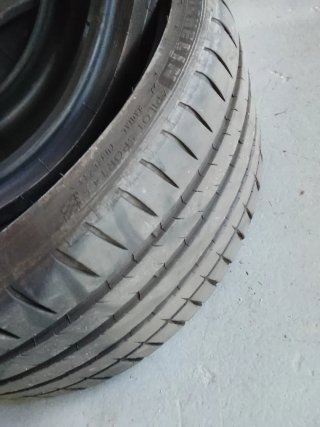 Neumáticos 235/35R19